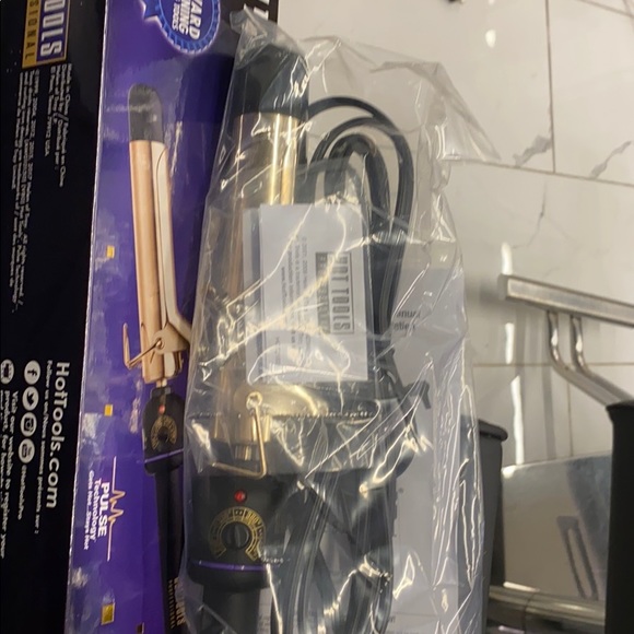 Hot tools curling iron - Picture 3 of 3